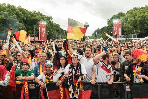 Fanmeile Berlin am Brandenburger Tor, Fanmeile am Brandenburger Tor, DEU vs SWE Berlin *** Fan Mile Berlin at the Brandenburg Gate Fan Mile at the Brandenburg Gate DEU vs SWE Berlin Copyright: xEIBNER UwexKochx EP_UKH