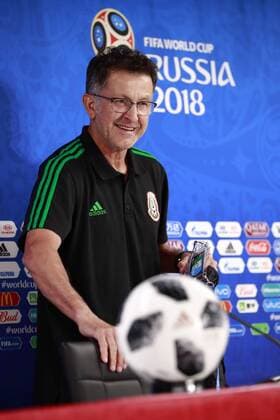 Colombian head coach of the Mexican national soccer team Juan Carlos Osorio participates in a press conference PK Pressekonferenz at the Ekaterimburgo Arena, in Ekaterimburgo, Russia, 26 June 2018. Mexico will face Sweden tomorrow in the gruop F match of the FIFA World Cup WM Weltmeisterschaft Fussball Russia 2018. Press meeting of the Mexican national soccer team !ACHTUNG: NUR REDAKTIONELLE NUTZUNG!  Copyright: xJoséxMéndezx EKT12 20180626-636656327108843597
