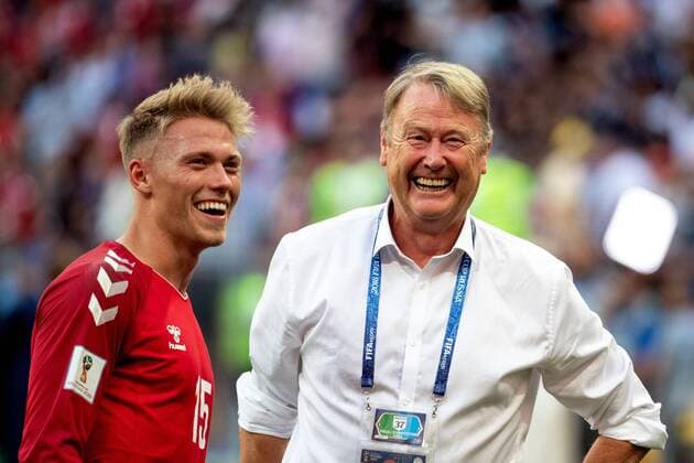 Bilder des Tages - SPORT 180626 Viktor Fischer and head coach Age Hareide of Denmark after the FIFA World Cup WM Weltmeisterschaft Fussball group stage match between Denmark and France on June 26, 2018 in Moscow. Photo: Petter Arvidson BILDBYRAN kod PA 92078 *** 180626 Viktor Fischer and head coach Age Hareide of Denmark after the FIFA World Cup group stage match between Denmark and France on June 26 2018 in Moscow Photo Petter Arvidson BILDBYRAN Code PA 92078  Copyright: PETTERxARVIDSON BB180626PA129