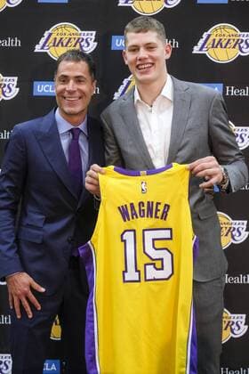 Sport Themen der Woche KW26 Bilder des Tages - SPORT June 26, 2018 - Los Angeles, California, U.S - Los Angeles Lakers general manager Rob Pelinka, left, and rookie Moritz Wagner holding his new jersey, pose for photos at an introductory press conference PK Pressekonferenz in Los Angeles, Tuesday, June 26, 2018. The Lakers introduce two new draft players, Moritz Wagner, originally from Germany, the 25th pick in the 2018 NBA Basketball Herren USA Draft and guard Sviatoslav Mykhailiuk, originally from Ukraine. The Los Angeles Lakers introduces its 2018.Draft acquisitions - ZUMAc68_ 84056228st Copyright: xRingoxChiux