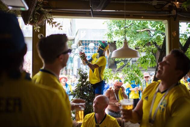 180627 Swedish fans ahead of the FIFA World Cup WM Weltmeisterschaft Fussball group stage match between Mexico and Sweden on June 27, 2018 in Ekaterinburg. Photo: Joel Marklund BILDBYRN kod JM 87737 Copyright: JOELxMARKLUND BB180627JM003