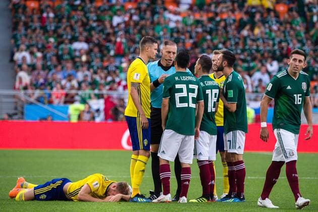 180627 Ola Toivonen of Sweden in pain during the FIFA World Cup WM Weltmeisterschaft Fussball group stage match between Mexico and Sweden on June 27, 2018 in Ekaterinburg. Photo: Joel Marklund BILDBYRAN kod JM 87737 Copyright: JOELxMARKLUND BB180627JM044