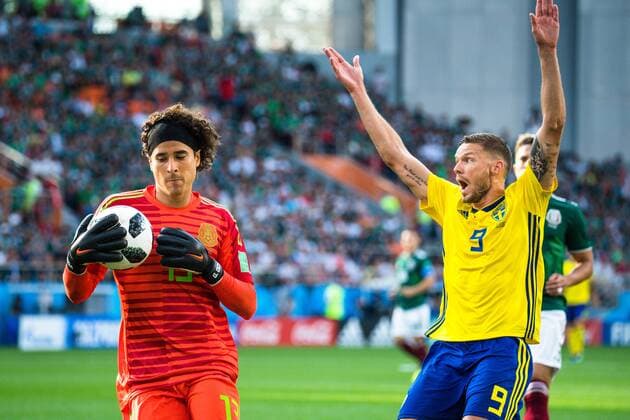 180627 goalkeeper Guillermo Ochoa of Mexico and Marcus Berg of Sweden during the FIFA World Cup WM Weltmeisterschaft Fussball group stage match between Mexico and Sweden on June 27, 2018 in Ekaterinburg. Photo: Petter Arvidson BILDBYRN kod PA 87737 Copyright: PETTERxARVIDSON BB180627PA046