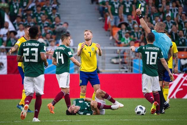 180627 Sebastian Larsson of Sweden receives a yellow card during the FIFA World Cup WM Weltmeisterschaft Fussball group stage match between Mexico and Sweden on June 27, 2018 in Ekaterinburg. Photo: Joel Marklund BILDBYRAN kod JM 87737 Copyright: JOELxMARKLUND BB180627JM053