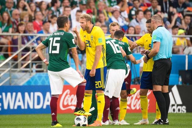 180627 Hector Moreno of Mexico and Ola Toivonen of Sweden during the FIFA World Cup WM Weltmeisterschaft Fussball group stage match between Mexico and Sweden on June 27, 2018 in Ekaterinburg. Photo: Petter Arvidson BILDBYRN kod PA 87737 Copyright: PETTERxARVIDSON BB180627PA071