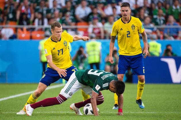 180627 Viktor Claesson and Mikael Lustig of Sweden against Jesus Gallardo of Mexico during the FIFA World Cup WM Weltmeisterschaft Fussball group stage match between Mexico and Sweden on June 27, 2018 in Ekaterinburg. Photo: Joel Marklund BILDBYRN kod JM 87737 Copyright: JOELxMARKLUND BB180627JM065