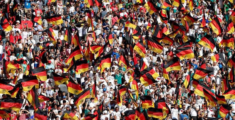 Bilder de Tages - SPORT , German supporters during the FIFA World Cup WM Weltmeisterschaft Fussball 2018 Group F soccer match between Korea Republic and Germany, in Kazan, Russia, 27 June 2018. KOREA REPUBLIC VS. GERMANY !ACHTUNG: NUR REDAKTIONELLE NUTZUNG!  Copyright: xJulioxMunozx FWC41-44 20180627-636657162734747263