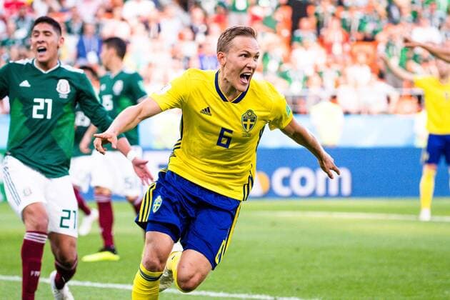 180627 Ludwig Augustinsson of Sweden celebrates after the 0-1 goal during the FIFA World Cup WM Weltmeisterschaft Fussball group stage match between Mexico and Sweden on June 27, 2018 in Ekaterinburg. Photo: Joel Marklund BILDBYRN kod JM 87737 Copyright: JOELxMARKLUND BB180627JM077