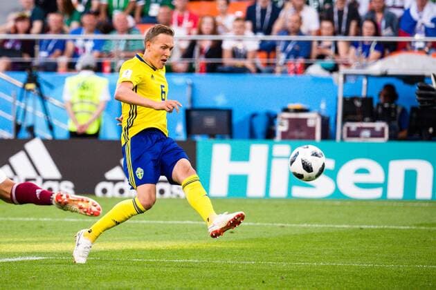 180627 Ludwig Augustinsson of Sweden scores the 0-1 goal during the FIFA World Cup WM Weltmeisterschaft Fussball group stage match between Mexico and Sweden on June 27, 2018 in Ekaterinburg. Photo: Petter Arvidson BILDBYRN kod PA 87737 Copyright: PETTERxARVIDSON BB180627PA096