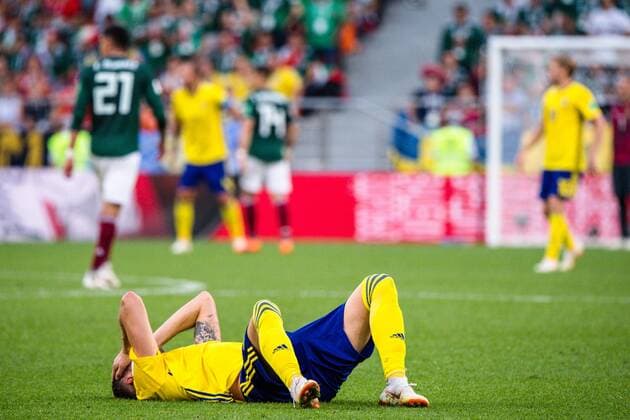 180627 Marcus Berg of Sweden in pain during the FIFA World Cup WM Weltmeisterschaft Fussball group stage match between Mexico and Sweden on June 27, 2018 in Ekaterinburg. Photo: Joel Marklund BILDBYRN kod JM 87737 Copyright: JOELxMARKLUND BB180627JM092