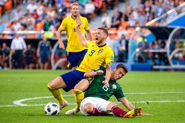 180627 Marcus Berg of Sweden against Hector Moreno of Mexico during the FIFA World Cup WM Weltmeisterschaft Fussball group stage match between Mexico and Sweden on June 27, 2018 in Ekaterinburg. Photo: Petter Arvidson BILDBYRN kod PA 87737 Copyright: PETTERxARVIDSON BB180627PA104