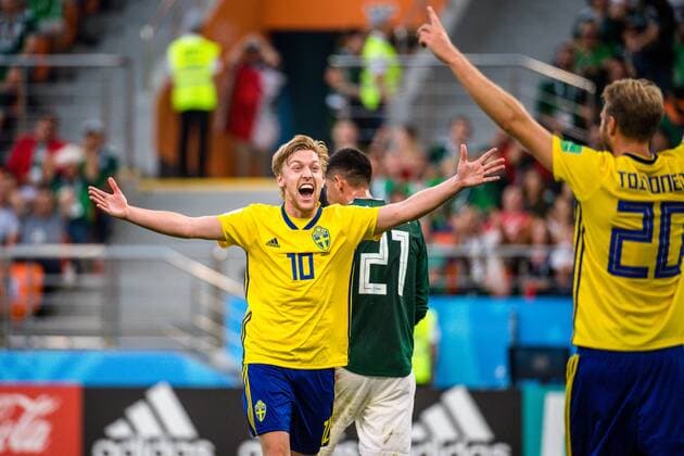 180627 Emil Forsberg and Ola Toivonen of Sweden celebrates the 0-3 goal during the FIFA World Cup WM Weltmeisterschaft Fussball group stage match between Mexico and Sweden on June 27, 2018 in Ekaterinburg. Photo: Petter Arvidson BILDBYRN kod PA 87737 Copyright: PETTERxARVIDSON BB180627PA111