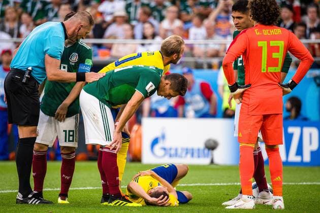 180627 Marcus Berg of Sweden in pain during the FIFA World Cup WM Weltmeisterschaft Fussball group stage match between Mexico and Sweden on June 27, 2018 in Ekaterinburg. Photo: Petter Arvidson BILDBYRN kod PA 87737 Copyright: PETTERxARVIDSON BB180627PA114
