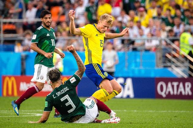 180627 Carlos Salcedo of Mexico and Oscar Hiljemark of Sweden during the FIFA World Cup WM Weltmeisterschaft Fussball group stage match between Mexico and Sweden on June 27, 2018 in Ekaterinburg. Photo: Petter Arvidson BILDBYRN kod PA 87737 Copyright: PETTERxARVIDSON BB180627PA129