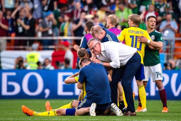 180627 head coach Janne Andersson of Sweden celebrates after the FIFA World Cup WM Weltmeisterschaft Fussball group stage match between Mexico and Sweden on June 27, 2018 in Ekaterinburg. Photo: Joel Marklund BILDBYRN kod JM 87737 Copyright: JOELxMARKLUND BB180627JM109