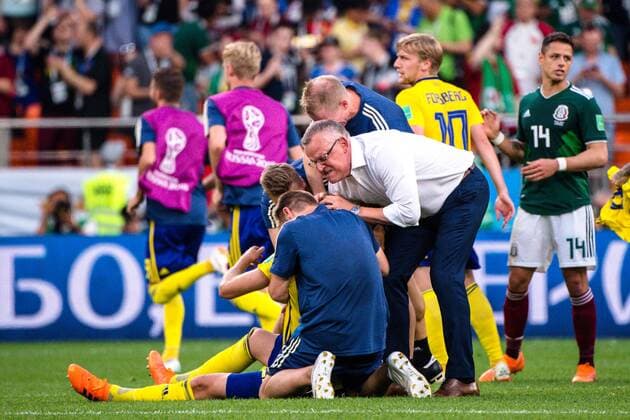 180627 head coach Janne Andersson of Sweden celebrates after the FIFA World Cup WM Weltmeisterschaft Fussball group stage match between Mexico and Sweden on June 27, 2018 in Ekaterinburg. Photo: Joel Marklund BILDBYRN kod JM 87737 Copyright: JOELxMARKLUND BB180627JM111