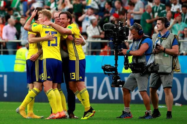 Swedish players celebrate at the end of the FIFA World Cup WM Weltmeisterschaft Fussball 2018 Group F soccer match between Mexico and Sweden, in Ekaterinburg, Russia, 27 June 2018. MEXICO VS. SWEDEN !ACHTUNG: NUR REDAKTIONELLE NUTZUNG!  Copyright: xJosexMendezx FWC42-155 20180627-636657192589942130