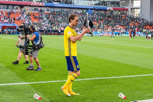 180627 Albin Ekdal of Sweden celebrates with a sombrero after the FIFA World Cup WM Weltmeisterschaft Fussball group stage match between Mexico and Sweden on June 27, 2018 in Ekaterinburg. Photo: Petter Arvidson BILDBYRN kod PA 87737 Copyright: PETTERxARVIDSON BB180627PA147