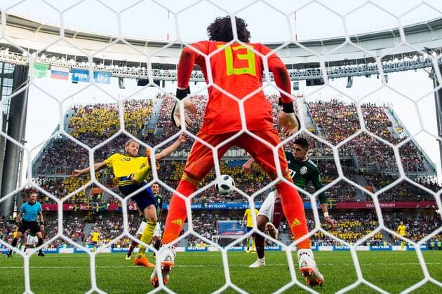 180627 Ola Toivonen of Sweden scores 0-3 behind goalkeeper Guillermo Ochoa of Mexico during the FIFA World Cup WM Weltmeisterschaft Fussball group stage match between Mexico and Sweden on June 27, 2018 in Ekaterinburg. Photo: Petter Arvidson BILDBYRN kod PA 87737 Copyright: PETTERxARVIDSON BB180627PA157