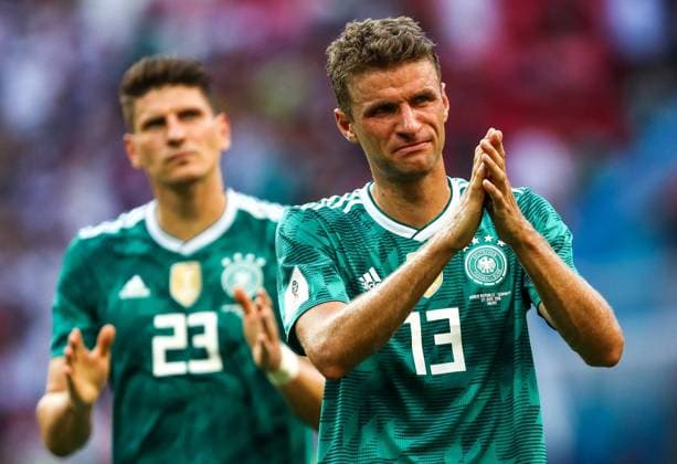 Sport Themen der Woche KW26 Bilder de Tages - SPORT KAZAN, RUSSIA - JUNE 27, 2018: Germanyâ€™s Thomas Muller (front) and Mario Gomez after their 2018 FIFA World Cup WM Weltmeisterschaft Fussball Group F match against South Korea at Kazan Arena Stadium; South Korea wins 2-0. Sergei Savostyanov TASS  TS086B58