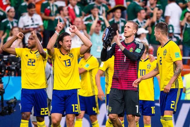 180627 Isaac Kiese Thelin, Gustav Svensson, goalkeeper Robin Olsen and Mikael Lustig of Sweden celebrates after the FIFA World Cup WM Weltmeisterschaft Fussball group stage match between Mexico and Sweden on June 27, 2018 in Ekaterinburg. Photo: Joel Marklund BILDBYRN kod JM 87737 Copyright: JOELxMARKLUND BB180627JM128