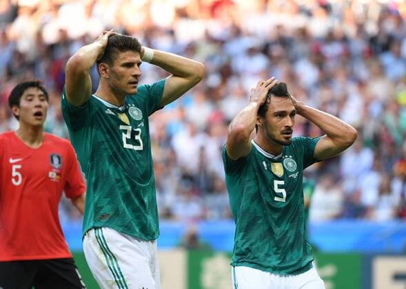Sport Themen der Woche KW26 Bilder de Tages - SPORT (180627) -- KAZAN, June 27, 2018 -- Mario Gomez (C) and Mats Hummels of Germany react during the 2018 FIFA World Cup WM Weltmeisterschaft Fussball Group F match between Germany and South Korea in Kazan, Russia, June 27, 2018. ) (SP)RUSSIA-KAZAN-2018 WORLD CUP-GROUP F-GERMANY VS SOUTH KOREA LixGa 