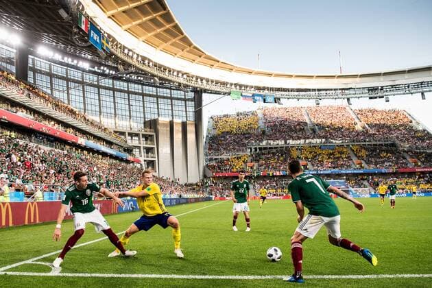 180627 Viktor Claesson of Sweden in action with Hector Herrera and Miguel Layun of Mexico during the FIFA World Cup WM Weltmeisterschaft Fussball group stage match between Mexico and Sweden on June 27, 2018 in Ekaterinburg. Photo: Petter Arvidson BILDBYRN kod PA 87737 Copyright: PETTERxARVIDSON BB180627PA164