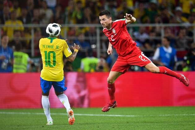Bilder des Tages - SPORT Antonio Rukavina of Serbia, right, challenges Neymar of Brazil in their Group E match during the FIFA World Cup WM Weltmeisterschaft Fussball 2018 in Moscow, Russia, 27 June 2018. Brazil beat Serbia to advance into last 16  20180628_43360
