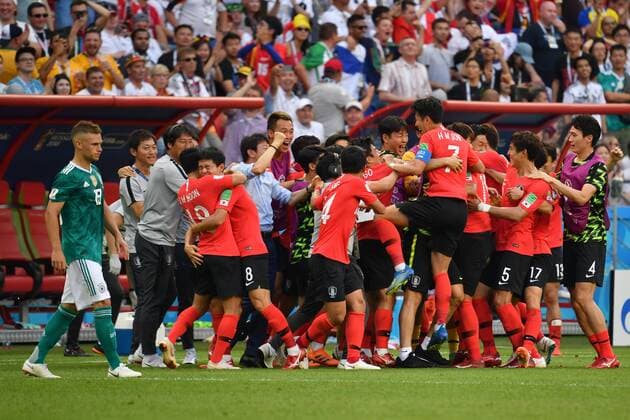 Schlussjubel Suedkorea,Spieler, Jubel,Freude,Begeisterung,Aktion. Suedkorea (KOR)- Deutschland (GER) 2-0, Vorrunde, Gruppe F, Spiel 43, am 27.06.2018 in Kazan,Kasan Arena. Fussball Weltmeisterschaft 2018 in Russland vom 14.06. - 15.07.2018. *** Final Cheering South Korea Player Cheering Joy Enthusiasm Action South Korea KOR Germany GER 2 0 Preliminary Group F Match 43 on 27 06 2018 in Kazan Kazan Arena Soccer World Cup 2018 in Russia from 14 06 15 07 2018