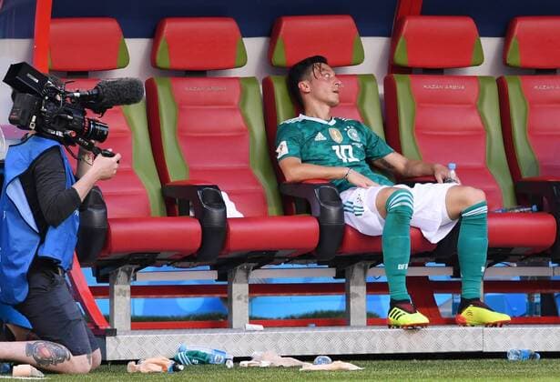 FUSSBALL WM 2018 Vorrunde Gruppe F 27.06.2018 Suedkorea 2-0 Deutschland Enttaeuschung Deutschland; Mesut Oezil