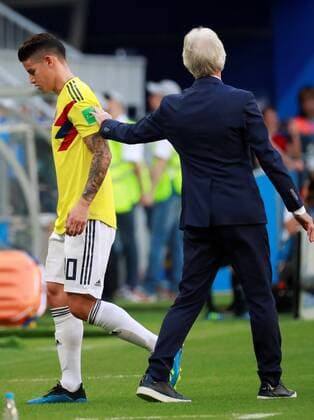 Sport - Bilder des Tages Colombian midfielder James Rodriguez (L) leaves the field after being substituted in presence of Colombian National soccer team coach Argentinian Jose Nestor Pekerman (R) during the FIFA World Cup WM Weltmeisterschaft Fussball 2018 Group H soccer match between Senegal and Colombia, in Samara, Russia, 28 June 2018. SENEGAL VS. COLOMBIA !ACHTUNG: NUR REDAKTIONELLE NUTZUNG!  Copyright: xJosexMendezx FWC45-78 20180628-636658006273625248