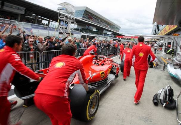 FORMULA 1 - GP of Austria 2018 SPIELBERG,AUSTRIA,28.JUN.18 - MOTORSPORTS, FORMULA 1 - Grand Prix of Austria, Red Bull Ring, preview. Image shows the pitlane walk and a car. GEPAxpictures xMaticxKlansek