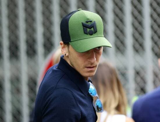 Sport Themen der Woche KW26 Sport - Bilder des Tages 28.06.2018, Frankfurt am Main, Flughafen WM 2018 in Russland Ankunft der Deutschen Nationalmannschaft nach dem Ausscheiden in der Vorrunde Nationalspieler Mesut Özil *** 28 06 2018 Frankfurt am Main Airport World Cup 2018 in Russia Arrival of the German national team after the departure in the preliminary round Mesut Özil