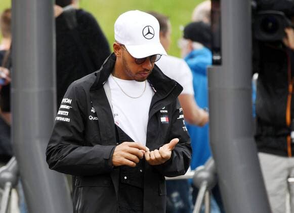 Lewis Hamilton (Mercedes AMG Petronas Motorsport) kommt morgens ins Fahrerlager, Formel 1 Grosser Preis von Oesterreich, Red Bull Ring, 29.06.2018, Formel 1 Grosser Preis von Oesterreich, Red Bull Ring, 29.06.2018 Spielberg Copyright: xEIBNER Florian_Schustx EP_SCHUST