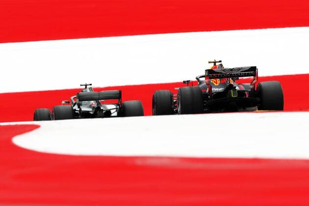 Motorsports: FIA Formula One World Championship WM Weltmeisterschaft 2018, Grand Prix of Austria, 44 Lewis Hamilton (GBR, Mercedes AMG Petronas Motorsport), 33 Max Verstappen (NLD, Aston Martin Red Bull Racing), Spielberg Austria