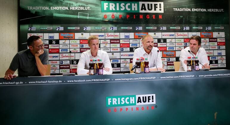 BAU 29.06.2018 Göppingen Handball Frisch Auf! Göppingen PK Hartmut Mayerhoffer wird als Trainer vorgestellt, v.l. Moederator Holger Laser, Christian Schöne (Sportlicher Leiter), Trainer Hartmut Mayerhoffer, Gerd Hofele (Manager)