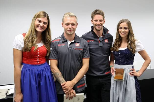 FORMULA 1 - GP of Austria 2018 SPIELBERG,AUSTRIA,29.JUN.18 - MOTORSPORTS, FORMULA 1 - Grand Prix of Austria, Red Bull Ring, free practice. Image shows Kevin Magnussen (DEN Haas) and Romain Grosjean (FRA Haas) with girls. GEPAxpictures xChristianxWalgram