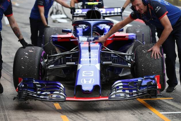 Photo4 LaPresse 29 06 2018 Spielberg, Austria Grand Prix Formula One Austria 2018 In the pic: free practice 2, Pierre Gasly (FRA) Scuderia Toro Rosso STR13 in pitlane with broken suspension  Copyright: xPhoto4 LaPressex