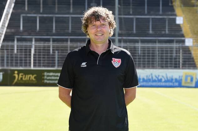 Fußball 3. Liga Offizieller Fototermin KFC Uerdingen im Grotenburg-Stadion in Krefeld Trainer Stefan Krämer; KFC Uerdingen; 3.Liga; Porträttermin 2018 2019;