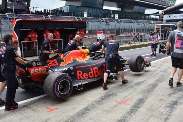Das Auto von Max Verstappen (Aston Martin Red Bull Racing) kommt nach seinem Ausfall zurÂ¸ck in die Box, Formel 1 Grosser Preis von Oesterreich, Red Bull Ring, 30.06.2018, Formel 1 Grosser Preis von Oesterreich, Red Bull Ring, 30.06.2018 Spielberg Copyright: xSchustx Eibner-Pressefotox EP_Schust