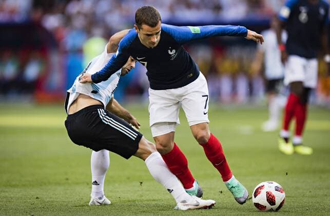 WM 2018, Frankreich - Argentinien WM 2018, Frankreich - Argentinien Kazan, 27.06.2018 Javier Mascherano (Arg), Antoine Griezmann (FRA) Frankreich - Argentinien *** Kazan 27 06 2018 Javier Mascherano Arg Antoine Griezmann FRA France Argentina