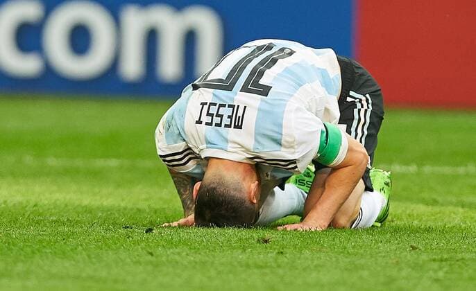 Sport Themen der Woche KW26 Sport-Bilder des Tages WM 2018, Frankreich - Argentinien Argentina - France, Soccer, Kazan, June 30, 2018 Lionel MESSI, Argentina 10 sad, disappointed, angry, Emotions, disappointment, frustration, frustrated, sadness, desperate, despair, ARGENTINA - FRANCE FIFA World Cup WM Weltmeisterschaft Fussball 2018 RUSSIA, Best of 16 , Season 2018 2019, June 30, 2018 Stadium K a z a n - A r e n a in Kazan, Russia. Photo: MAGICS Peter Schatz