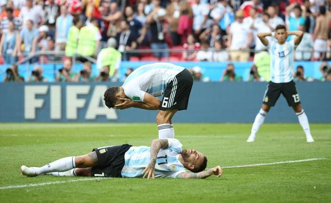 WM 2018, Frankreich - Argentinien (180630) -- KAZAN, June 30, 2018 -- Argentina s Federico Fazio (top front) and Nicolas Otamendi (bottom front) react during the 2018 FIFA World Cup WM Weltmeisterschaft Fussball round of 16 match between France and Argentina in Kazan, Russia, June 30, 2018. France won 4-3 and advanced to the quarter-final.) (SP)RUSSIA-KAZAN-2018 WORLD CUP-ROUND OF 16-FRANCE VS ARGENTINA LixMing 