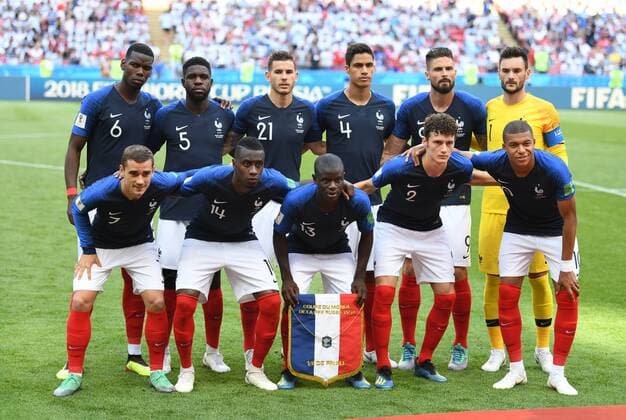 (180630) -- KAZAN, June 30, 2018 -- Players of France pose for a group photo prior to the 2018 FIFA World Cup WM Weltmeisterschaft Fussball round of 16 match between France and Argentina in Kazan, Russia, June 30, 2018. France won 4-3 and advanced to the quarter-final. ) (SP)RUSSIA-KAZAN-2018 WORLD CUP-ROUND OF 16-FRANCE VS ARGENTINA LixGa 