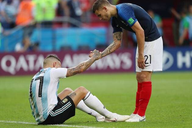 WM 2018, Frankreich - Argentinien KAZAN, RUSSIA - JUNE 30, 2018: Argentina s Nicolas Otamendi (L) and France s Lucas Hernandez in their 2018 FIFA World Cup WM Weltmeisterschaft Fussball Round of 16 football match at Kazan Arena Stadium. Sergei Savostyanov TASS  TS08739B