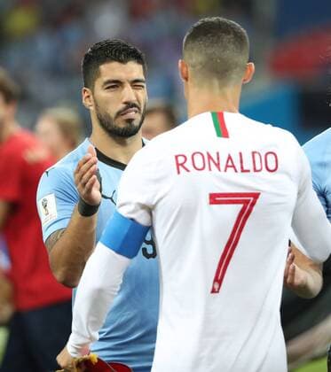 Sport Themen der Woche KW26 Sport-Bilder des Tages WM 2018, Uruguay - Portugal WM 2018, Uruguay - Portugal (180630) -- SOCHI, June 30, 2018 -- Luis Suarez (L) of Uruguay greets Cristiano Ronaldo of Portugal prior to the 2018 FIFA World Cup WM Weltmeisterschaft Fussball round of 16 match between Uruguay and Portugal in Sochi, Russia, June 30, 2018. ) (SP)RUSSIA-SOCHI-2018 WORLD CUP-ROUND OF 16-URUGUAY VS PORTUGAL YexPingfan 