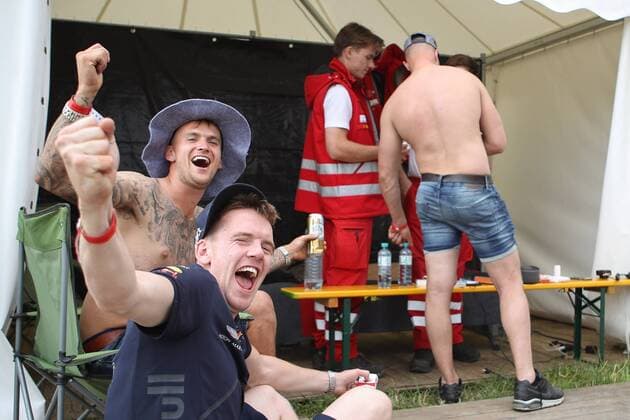 FORMULA 1 - GP of Austria 2018 SPIELBERG,AUSTRIA,30.JUN.18 - MOTORSPORTS, FORMULA 1 - Grand Prix of Austria, Red Bull Ring, qualifying. Image shows fans at the Max Verstappen village. GEPAxpictures xChristianxWalgram