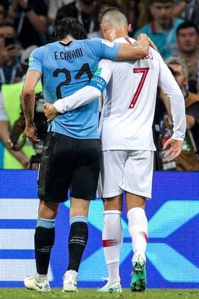 Sport Themen der Woche KW26 Sport Bilder des Tages SOCHI, RUSSIA â€“ JUNE 30, 2018: Portugal s Cristiano Ronaldo (R) helps Uruguay s injured Edinson Cavani off the pitch in their 2018 FIFA World Cup WM Weltmeisterschaft Fussball Round of 16 football at Fisht Stadium. Team Uruguay won the game 2:1. Sergei Bobylev TASS  TS0874F8
