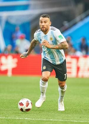 Argentina - France 3-4, Soccer, Kazan, June 30, 2018 Nicolas OTAMENDI, Argentina 17 drives, controls the ball, action, full-size, Single action with ball, full body, whole figure, cutout, single shots, ball treatment, pick-up, header, cut out Freisteller ARGENTINA - FRANCE 3-4 FIFA World Cup WM Weltmeisterschaft Fussball 2018 RUSSIA, Best of 16 , Season 2018 2019, June 30, 2018 Stadium K a z a n - A r e n a in Kazan, Russia. Photo: MAGICS Peter Schatz