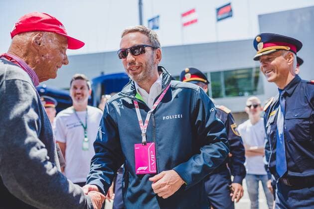 01.07.2018, Red Bull Ring, Spielberg, AUT, FIA, Formel 1, Grosser Preis von Oesterreich, Rennen, im Bild Niki Lauda (AUT, Mercedes), Innenminister Herbert Kickl (FPOe) Mercedes AMG F1 Non- Executive Chairman Niki Lauda (AUT) Innenminister Herbert Kickl (FPOe) during race of the Austrian FIA Formula One Grand Prix at the Red Bull Ring in Spielberg, Spielberg